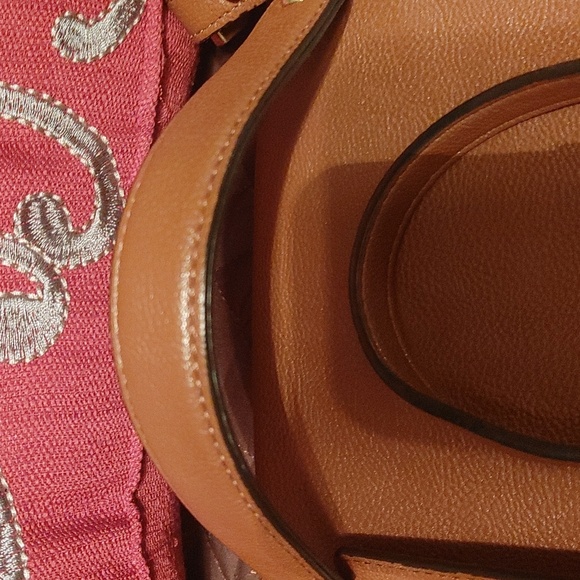 Calvin Klein - Picture 7 of 8